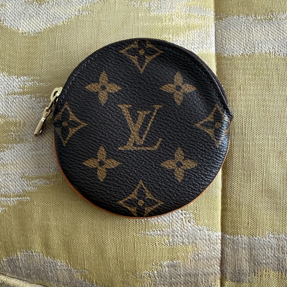Louis Vuitton Round Coin Purse Monogram Canvas - Picture 3 of 10